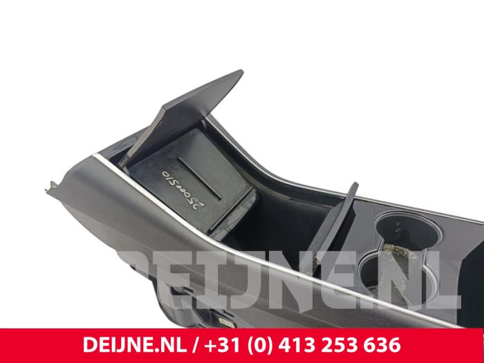 Tesla Model 3 Mittelkonsole O298350