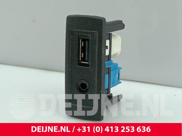 Mercedes Vito AUX / USB-Anschluss O298383