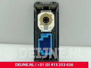 Mercedes Vito AUX/USB aansluiting O298383 foto 3