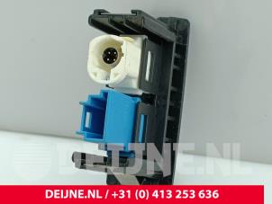 Mercedes Vito AUX/USB aansluiting O298383 foto 2