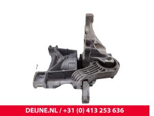 Opel Vivaro Motorsteun O298436 foto 3