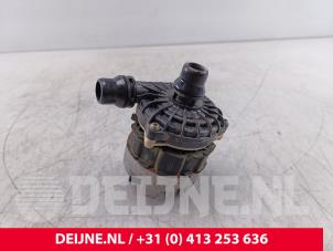 Mercedes eVito Waterpomp O298727 foto 2