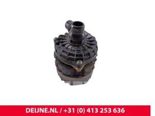 Mercedes eVito Waterpomp O298733 foto 3