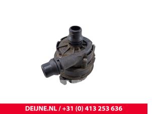 Mercedes eVito Extra waterpomp O298739 foto 3