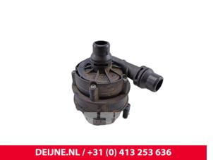 Mercedes eVito Extra waterpomp O298739 foto 2