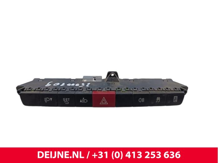 Iveco New Daily Paniekverlichtings Schakelaar O298884