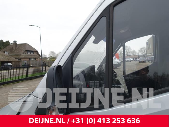 Mercedes Sprinter Driehoeks Ruit links-voor O299136