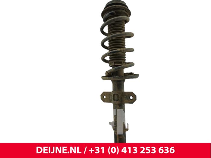 Mercedes Sprinter Stoßdämpferstrebe links vorne O299154