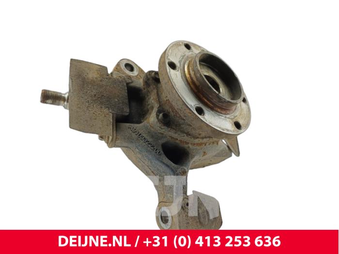 Mercedes Sprinter Fusee links-voor O299141