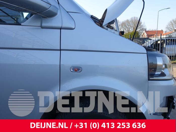 Volkswagen Transporter Kotflügel rechts vorne O299423