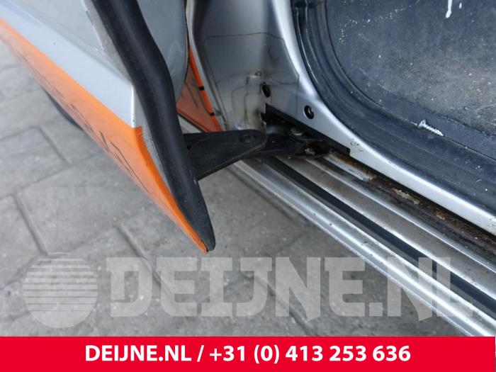 Volkswagen Transporter Schiebetürrolle rechts O299429