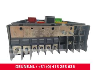 Volkswagen Caddy Fuse box O299541 photo 2