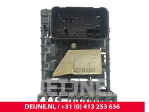 Volkswagen Caddy Fuse box O299541 photo 3