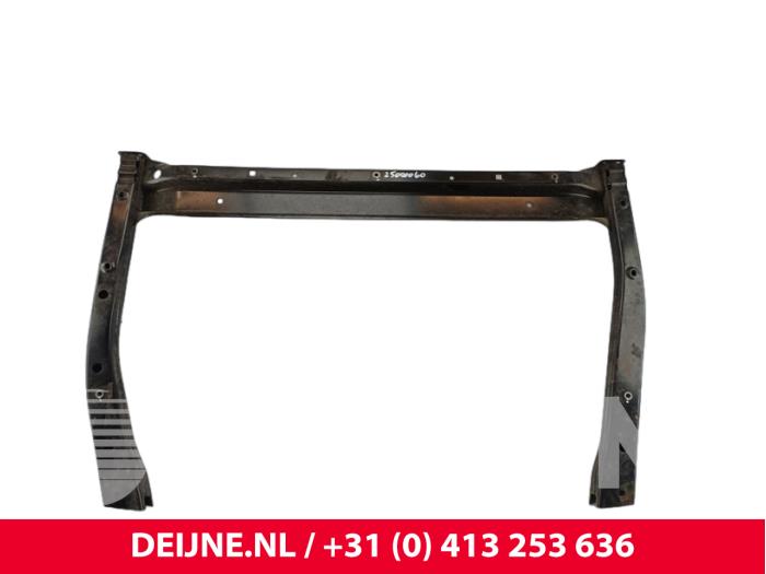 Lynk & Co 01 Radiateurbalk O299633