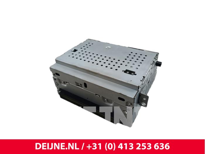 Volvo V70 Radio/CD player (miscellaneous) O299737