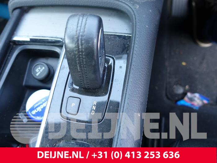 Gebruikte Versnellingspook Volvo XC90 II 2.0 B5 Mild Hybrid Geartronic 16V AWD Prijs € 100,00 Margeregeling aangeboden door van Deijne Onderdelen Uden B.V.