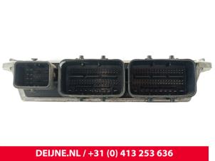 Opel Vivaro Engine management computer O299990 photo 2