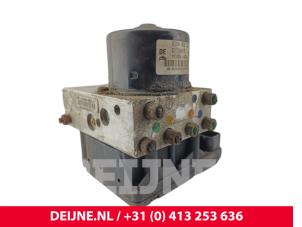 Renault Master ABS Pumpe O300008 foto 2