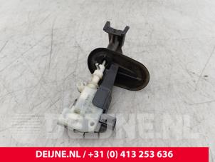 Volvo V70 Motor Zentralverriegelung O300038 foto 3