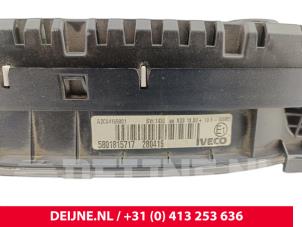 Iveco New Daily Kilometerteller KM O300090 foto 3
