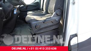 Iveco New Daily Sitz links O300113 foto 2