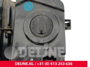 Nissan NV300 Achterlicht links O300139 foto 2