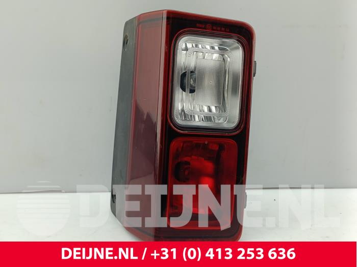 Opel Vivaro Rücklicht links O300145