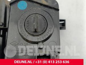Opel Vivaro Achterlicht links O300145 foto 3