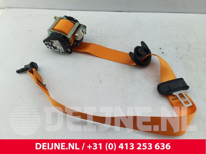 Mercedes eSprinter Gordelspanner links O300205