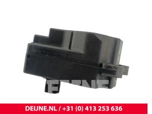 Volvo V40 Heater valve motor O300358 photo 3