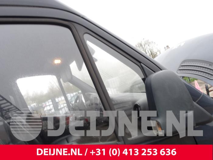 Mercedes Sprinter Dreieckfenster rechts vorne O300462
