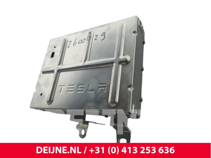 Tesla Model Y Radio versterker O300562