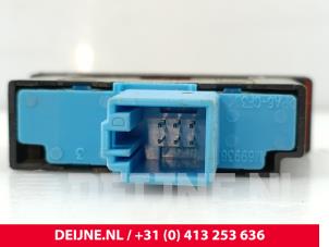 Volkswagen Crafter Panikbeleuchtung Schalter O300575 foto 2