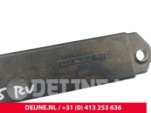 Volvo C40 Front right screen carrier O300585 photo 3