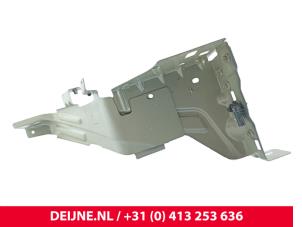Volvo C40 Front left screen carrier O300605 photo 3
