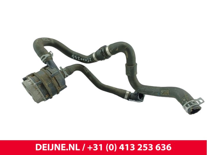 Volvo C40 Zusätzliche Wasserpumpe O300657