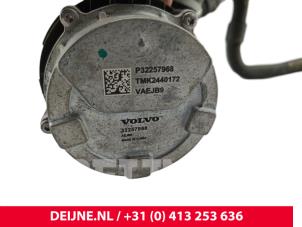 Volvo C40 Additional water pump O300657 photo 3