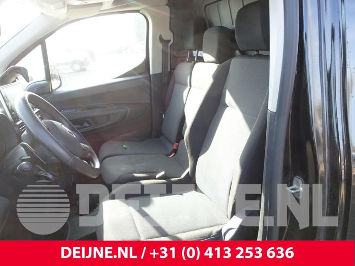Fiat Doblo Sitz links O300736