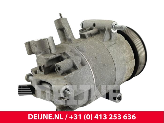 Volkswagen Caddy Air conditioning pump O300796