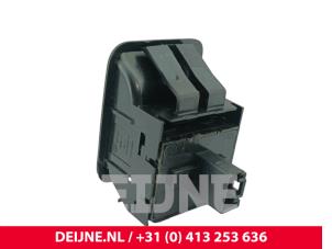 Volkswagen Caddy Electric window switch O300813 photo 3