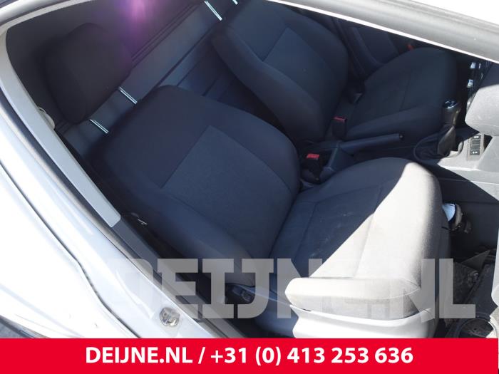 Volkswagen Caddy Sitz rechts O300837