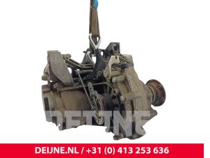 Volkswagen Caddy Gearbox O300844 photo 2