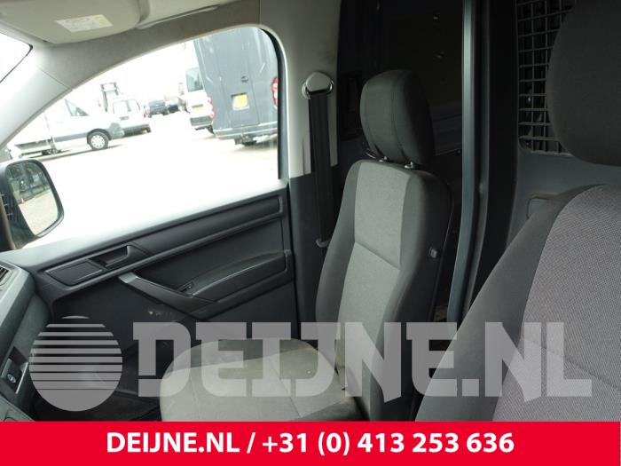 Volkswagen Caddy Sitz rechts O300942