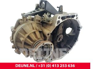 Volkswagen Caddy Gearbox O300948 photo 2