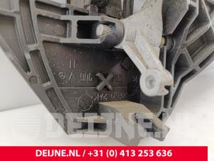 Mercedes Sprinter Portiergreep 2Deurs links O301098 foto 3