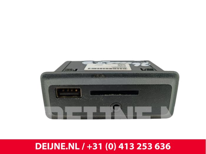 Opel Vivaro AUX / USB-Anschluss O301490