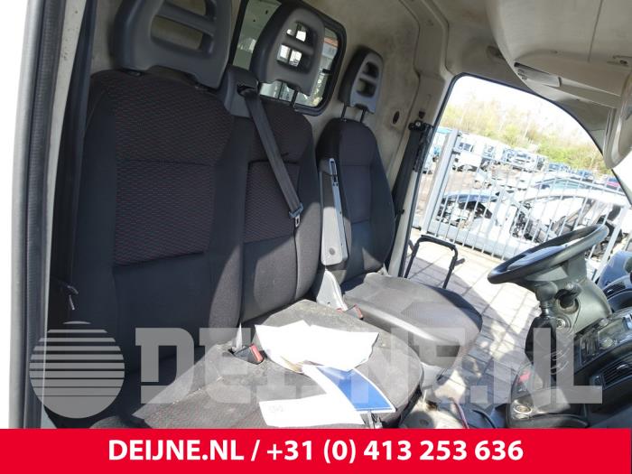 Peugeot Boxer Bank rechts vorne O301534