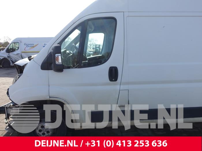 Peugeot Boxer Tür 2-türig links O301554