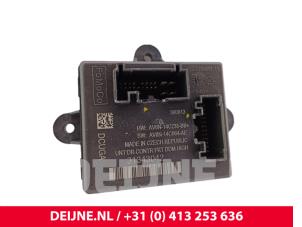 Volvo V40 Central door locking module O301667 photo 2