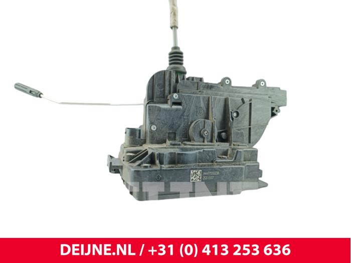 Mercedes Vito Door lock mechanism 2-door, right O301675